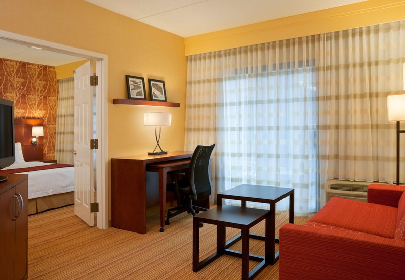 Courtyard by Marriott Boston Stoughton - Stoughton, MA