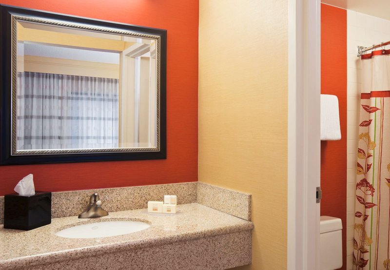 Courtyard by Marriott Boston Stoughton - Stoughton, MA