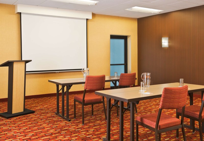 Courtyard by Marriott Boston Stoughton - Stoughton, MA