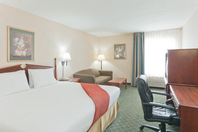 HOLIDAY INN EXPRESS-COLDWATER - Coldwater, MI