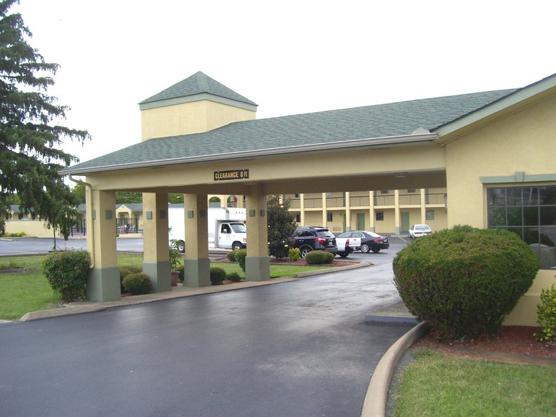 Americas Best Value Inn - Fayetteville, TN