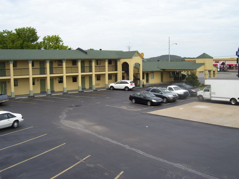 Americas Best Value Inn - Fayetteville, TN