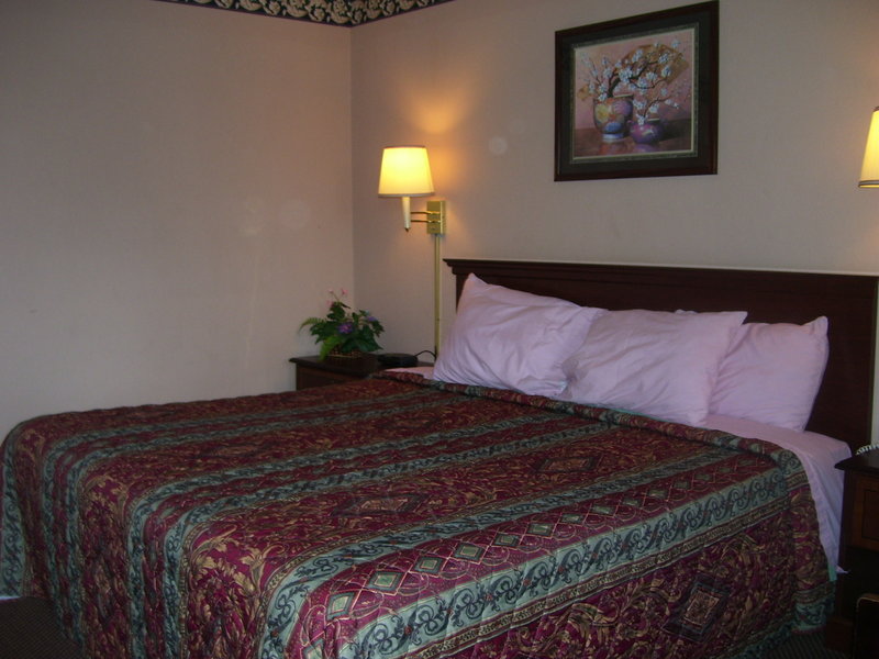 Americas Best Value Inn - Fayetteville, TN