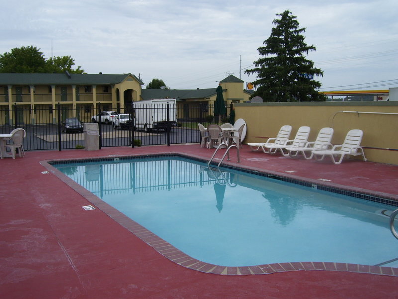 Americas Best Value Inn - Fayetteville, TN
