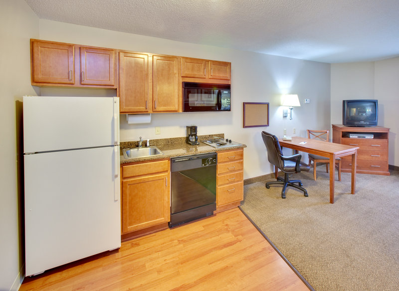 Candlewood Suites Rockford - Rockford, IL