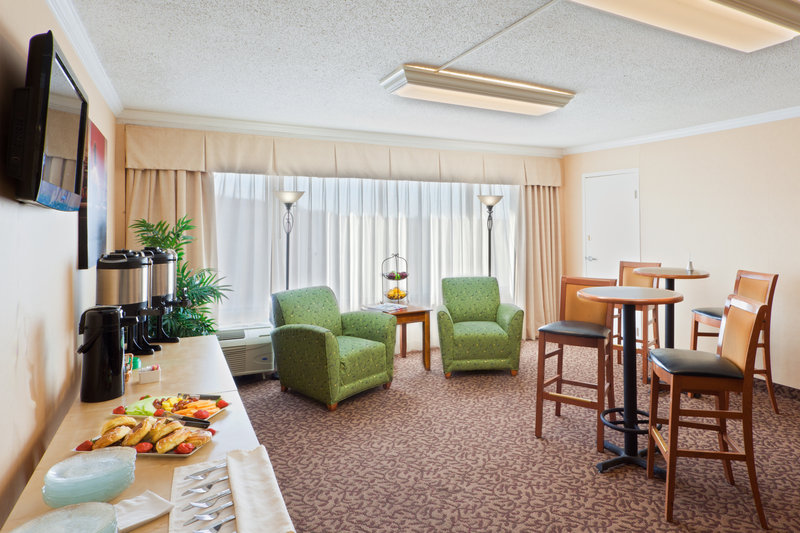 Holiday Inn - Fort Washington, PA