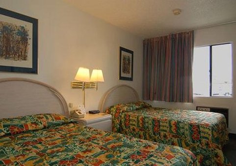 Econo Lodge Eureka By Humboldt Bay - Eureka, CA