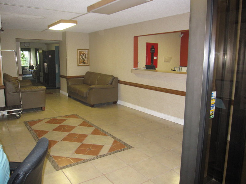 Airport Plaza Hotel - Roanoke, VA