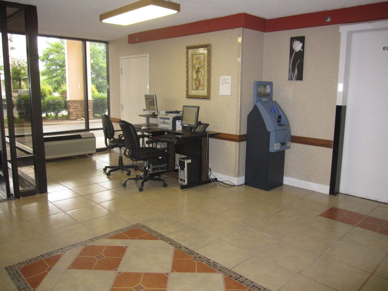 Airport Plaza Hotel Roanoke - Roanoke, VA