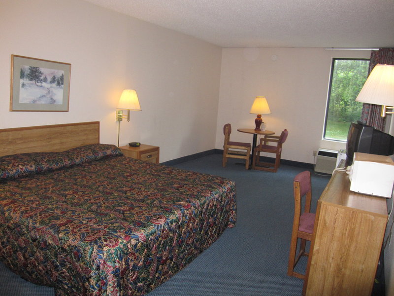 Airport Plaza Hotel Roanoke - Roanoke, VA