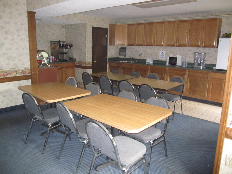 Airport Plaza Hotel Roanoke - Roanoke, VA