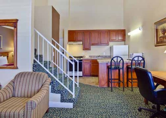 Comfort Inn & Suites Near The Home Depot Center