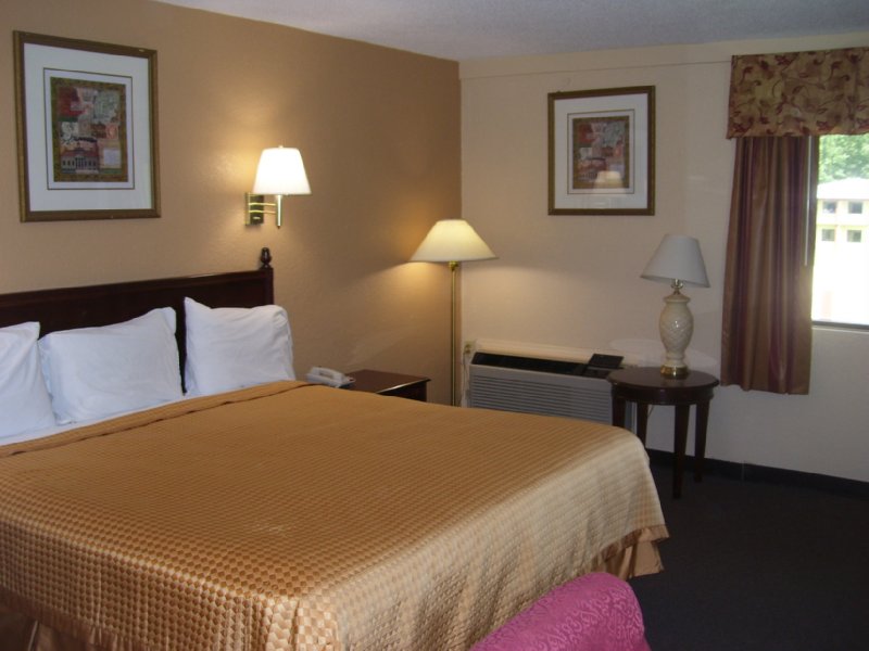 Americas Best Value Inn - Smithfield, NC