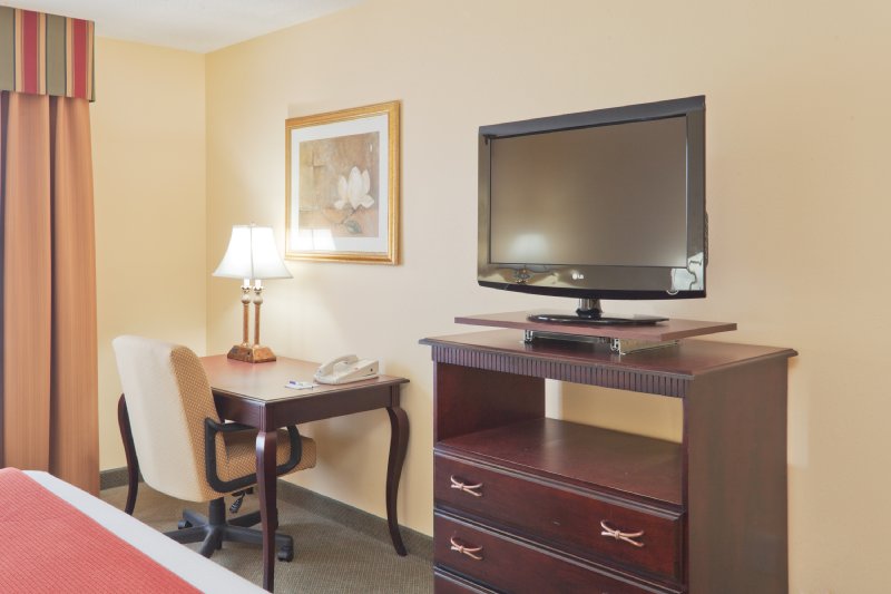 Holiday Inn Express & Suites TUSCALOOSA-UNIVERSITY - Moundville, AL