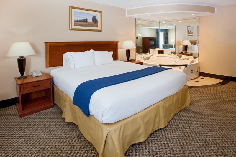 Holiday Inn Express MACON (I-75 & RIVERSIDE) - Macon, GA
