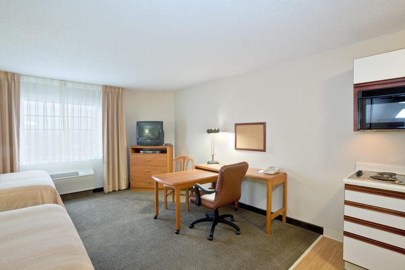 Candlewood Suites TOPEKA - Topeka, KS