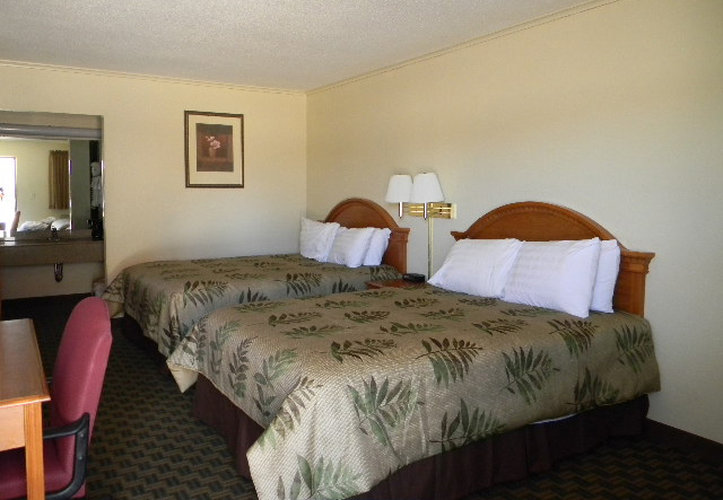 Red Coach Inn - Newton, KS