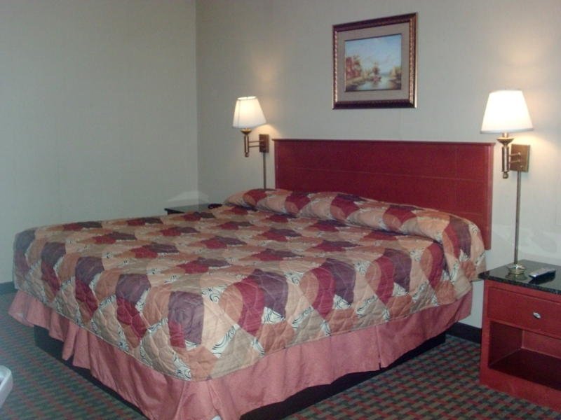 AMERICAS BEST VALUE INN - Smithtown, NY