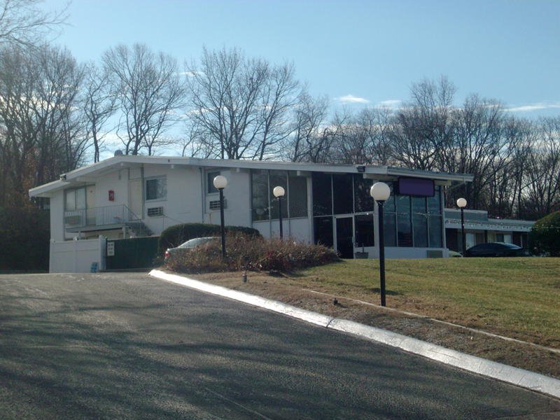 AMERICAS BEST VALUE INN - Smithtown, NY