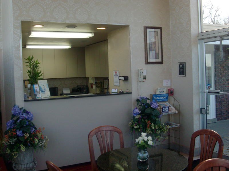 AMERICAS BEST VALUE INN - Smithtown, NY
