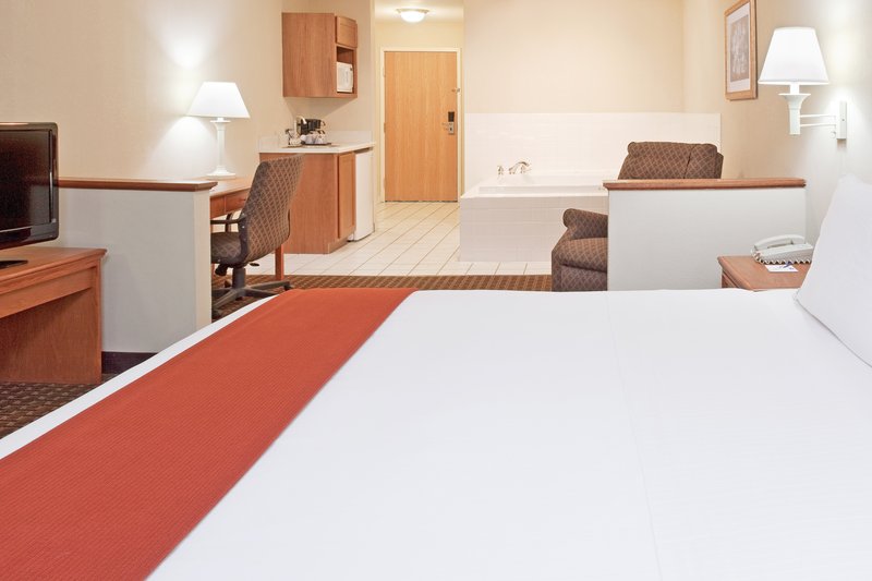 Holiday Inn Express-Bucyrus - Bucyrus, OH