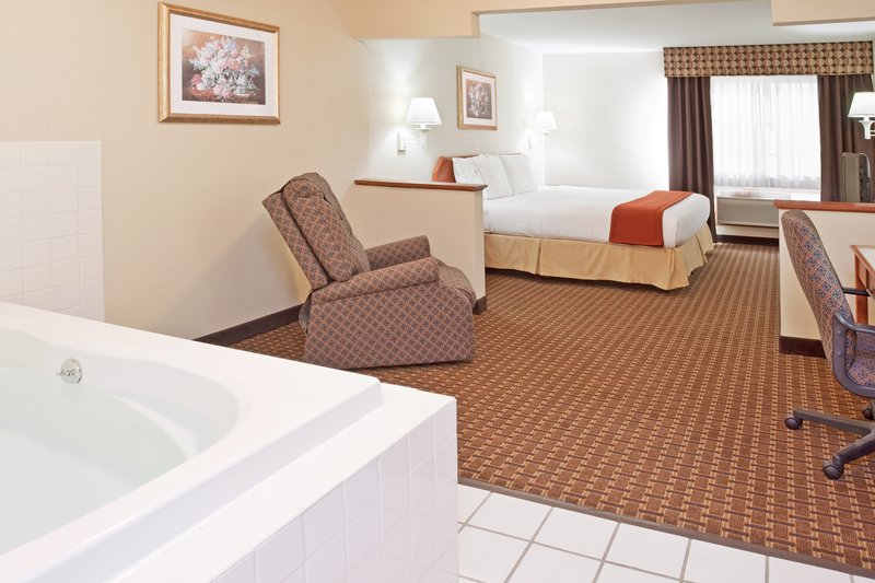 Holiday Inn Express-Bucyrus - Bucyrus, OH