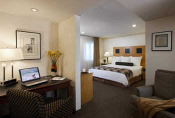 Best Western Plus Carlyle Inn - Room