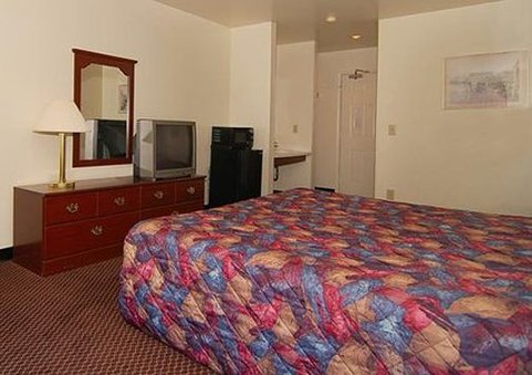 Econo Lodge Inn & Suites Carrollton Smithfield - Carrollton, VA