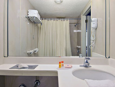 Howard Johnson Express Inn North Plainfield - Plainfield, NJ