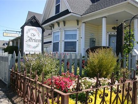 Atrium-Garden Inn By the Sea - Fort Bragg, CA