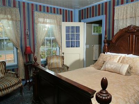Dutch Iris Inn Bed & Breakfast - Granby, CT