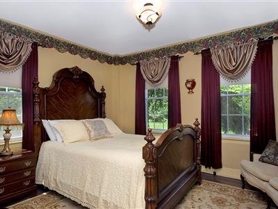 Dutch Iris Inn Bed & Breakfast - Granby, CT