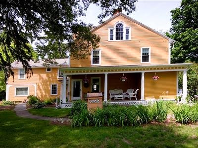 Dutch Iris Inn Bed & Breakfast - Granby, CT