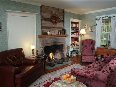 Dutch Iris Inn Bed & Breakfast - Granby, CT