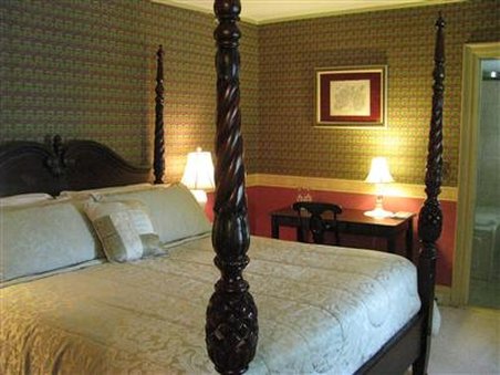 Dutch Iris Inn Bed & Breakfast - Granby, CT