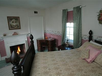 Dutch Iris Inn Bed & Breakfast - Granby, CT