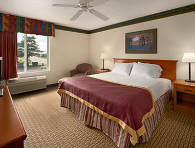 Baymont Inn & Suites-Dekalb - Dekalb, IL