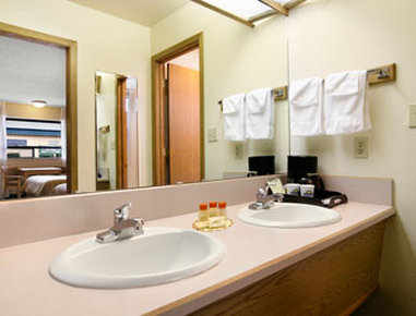 Days Inn By Wyndham Black Bear - Salem, OR