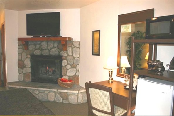 North Shore Inn - Crestline, CA