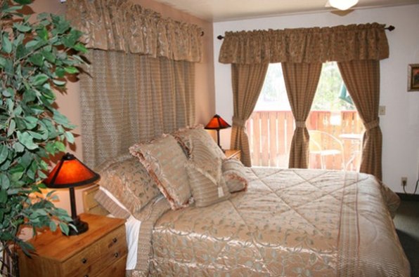 North Shore Inn - Crestline, CA
