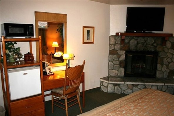 North Shore Inn - Crestline, CA