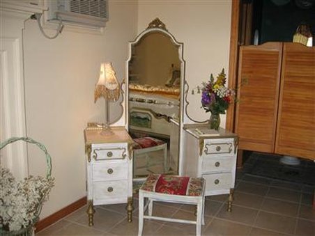 Serenity Farm House Inn - Wimberley, TX