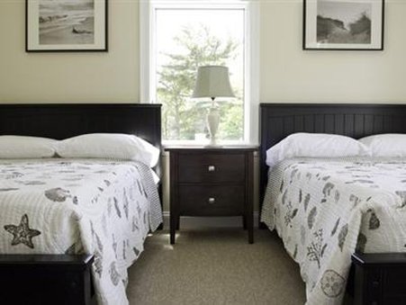 TOWN LINE MOTOR INN - Mashpee, MA