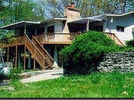 Lakeshore Bed and Breakfast - Branson, MO