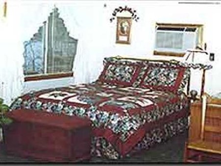 Lakeshore Bed and Breakfast - Branson, MO
