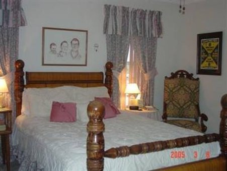 Woodrow House Bed and Breakfast - Lubbock, TX