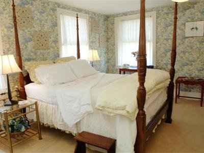 Grape Arbor Bed & Breakfast - North East, PA