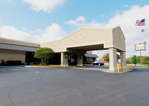 Clarion Inn & Suites - Dothan, AL