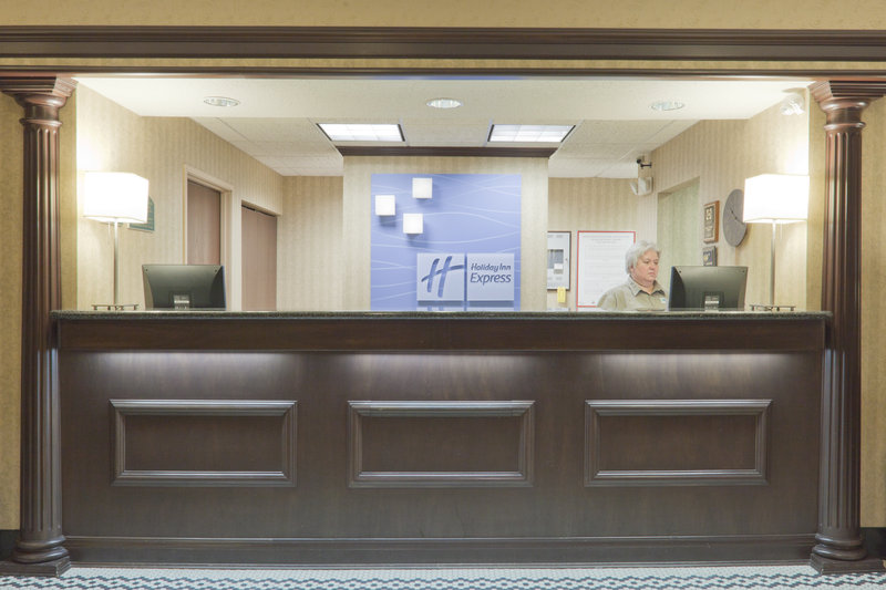 Holiday Inn Express Marshall - Burlington, MI