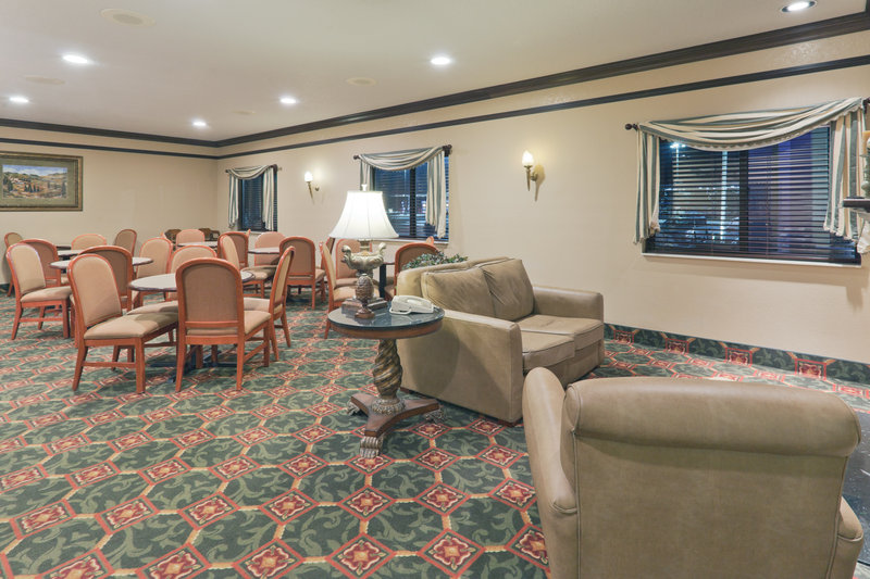 Holiday Inn Express Marshall - Burlington, MI